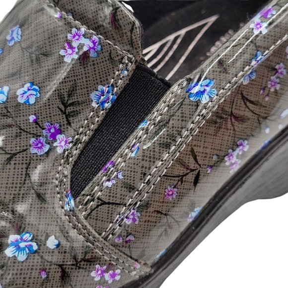 Easy Works by Easy Street Leeza Clogs Blue Purple Floral Slip Resistant Size 6.5 - Picture 5 of 12